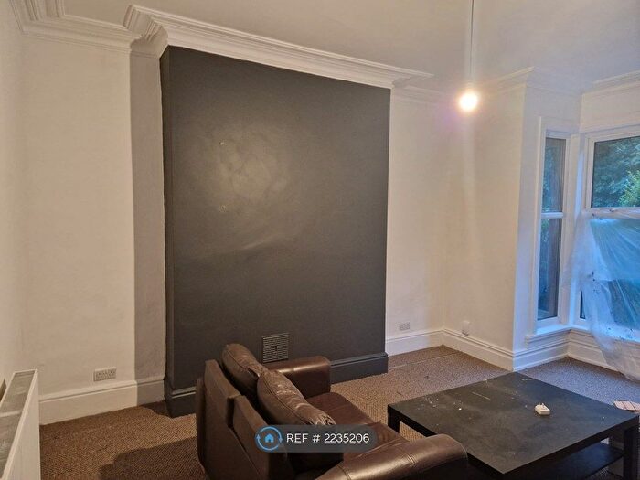 1 Bedroom Flat To Rent In Park Mount, Leeds, LS5