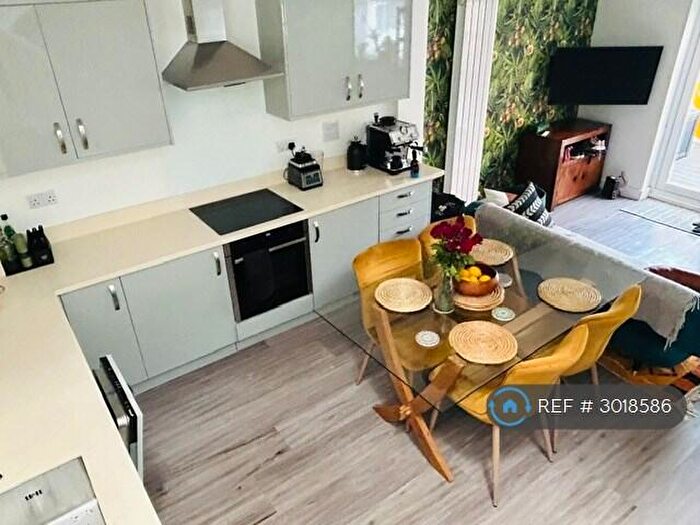 2 Bedroom Flat To Rent In Guys Cliffe Road, Leamington Spa, CV32