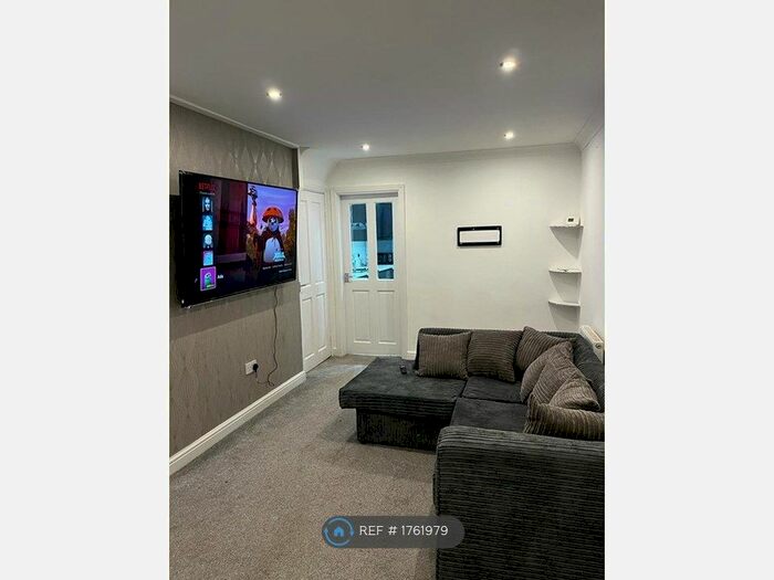 3 Bedroom Semi-Detached House To Rent In Beech Grove, Crewe, CW1