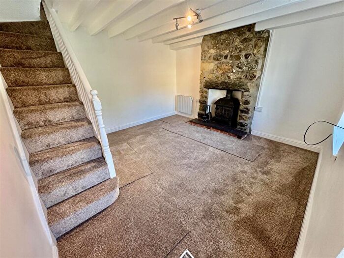 2 Bedroom Cottage To Rent In Baptist Square, Pwllheli, LL53