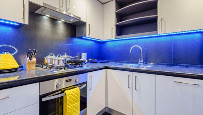 2 Bedroom Apartment To Rent In Westferry Circus, London, E14