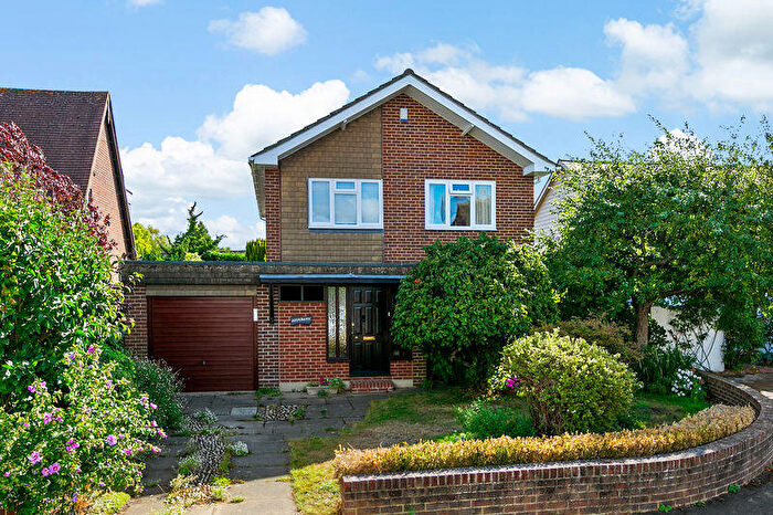 4 Bedroom Detached House For Sale In Molember Road, East Molesey, KT8