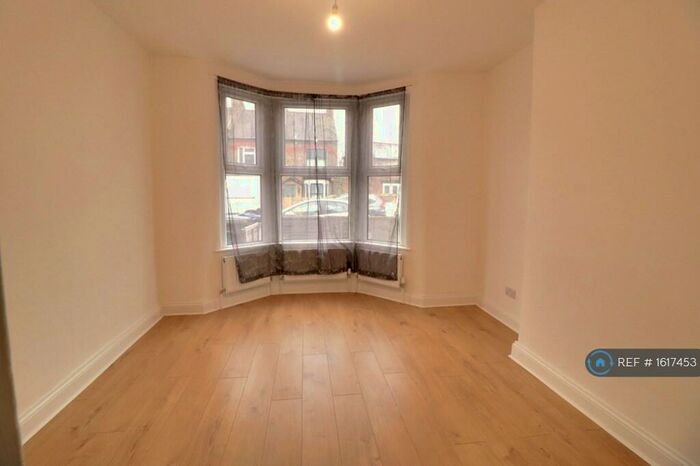 1 Bedroom Flat To Rent In Northwood Road, Thornton Heath, CR7