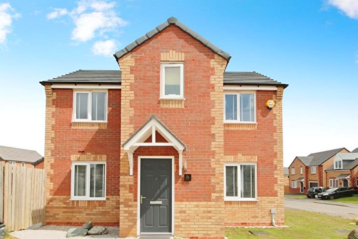 3 Bedroom Detached House For Sale In Cloverleaf Court, Rhodesia, S80