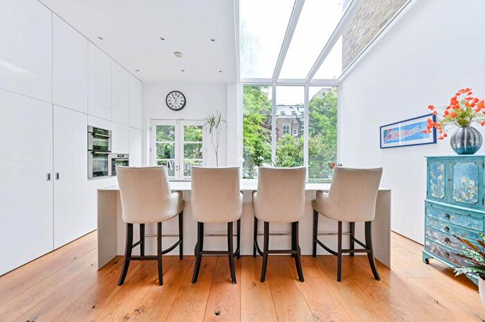 3 Bedroom Maisonette For Sale In Coleherne Road, Chelsea, London, SW10