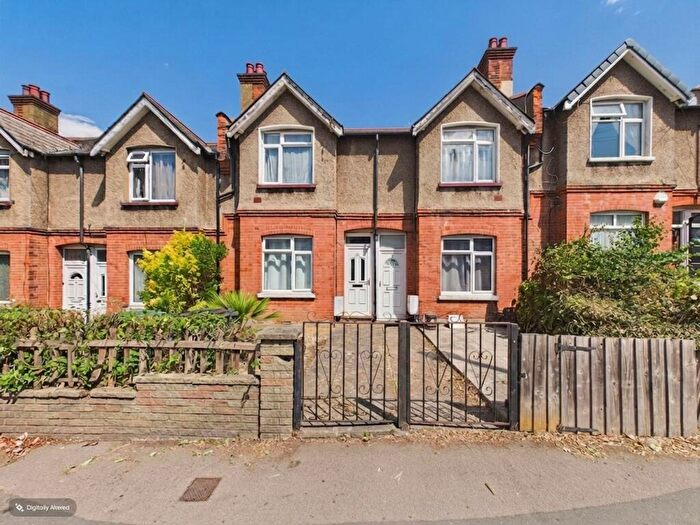 3 Bedroom Property For Sale In Brunswick Park Road, London, N11