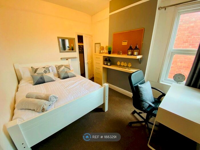 4 Bedroom Semi-Detached House To Rent In Earlsdon Avenue North, Coventry, CV5