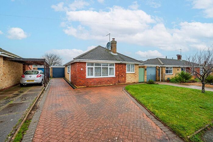 3 Bedroom Semi Detached Bungalow For Sale In Dedham Drive, Lowestoft, NR32