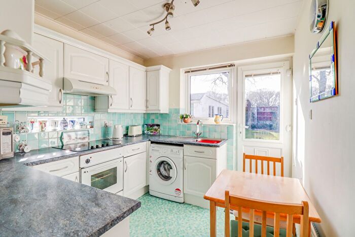 2 Bedroom Chalet For Sale In Lewes Way, Benfleet, SS7