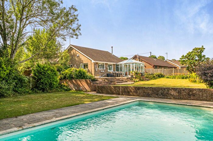5 Bedroom Detached Bungalow For Sale In The Street, Kingston, CT4