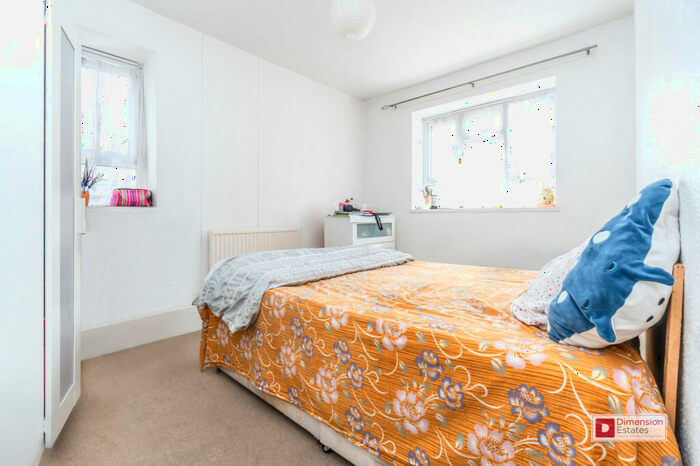 3 Bedroom Flat To Rent In Bruce Road, Bow, London, E3