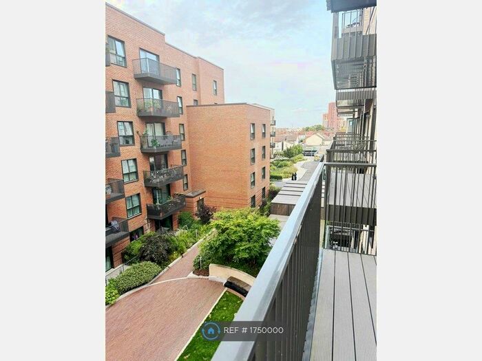 Studio To Rent In Greenleaf Walk, Greater London, UB1