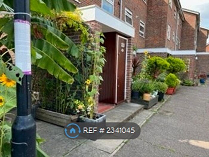 2 Bedroom Maisonette To Rent In Founders Gardens, London, SE19