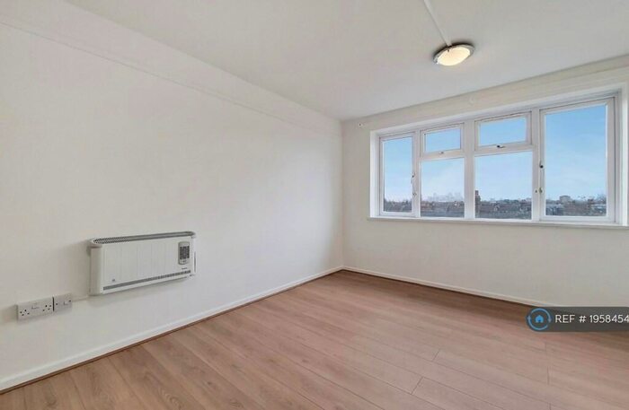 2 Bedroom Flat To Rent In Navarre Road, London, E6