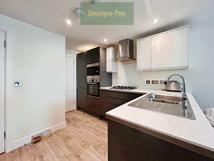 2 Bedroom Property To Rent In Victoria Road, Aldershot, GU11