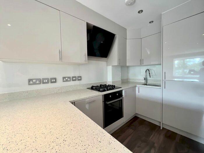 3 Bedroom Maisonette To Rent In Engadine Close, Croydon, CR0