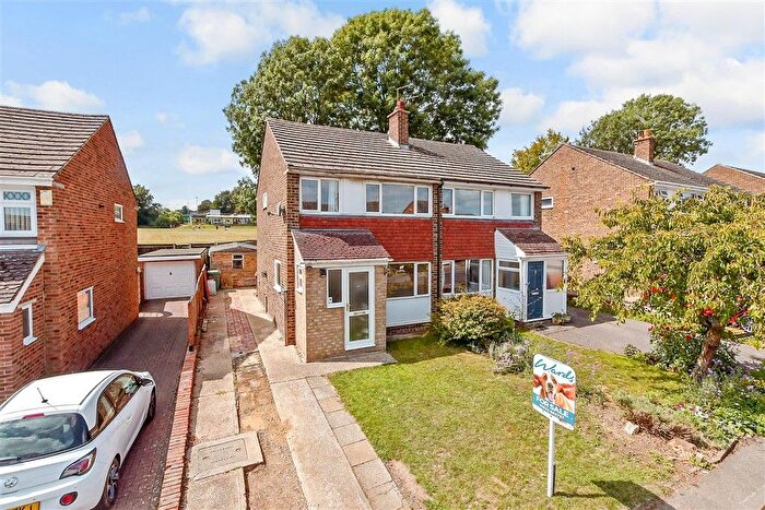 3 Bedroom Semi-detached House For Sale In Chipstead Close, Allington, Maidstone, Kent, ME16