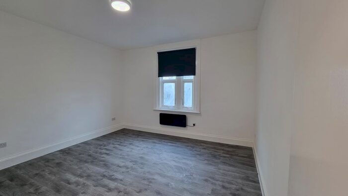 Studio To Rent In Craven Park, London, NW10