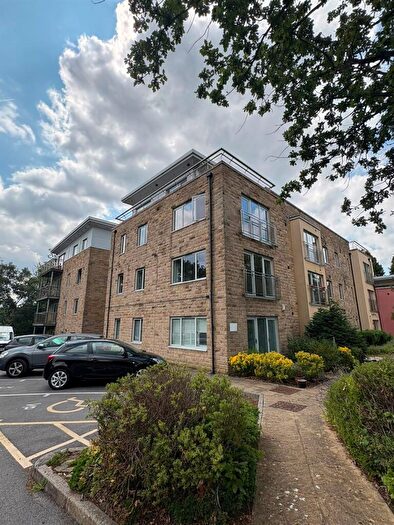 2 Bedroom Apartment For Sale In Brodwell Grange, Leeds, LS18