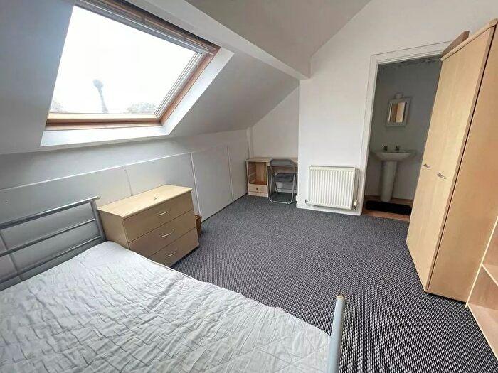 7 Bedroom Semi-Detached House To Rent In Longford Place, Manchester, M14