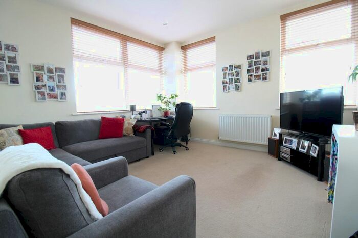 1 Bedroom Flat To Rent In Silvester Road, Cowplain, Waterlooville, PO8