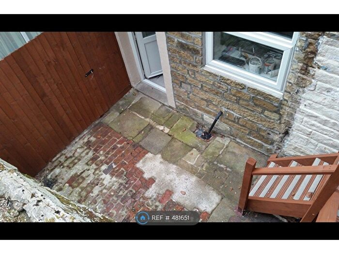 2 Bedroom End Of Terrace House To Rent In High Street West, Glossop, SK13