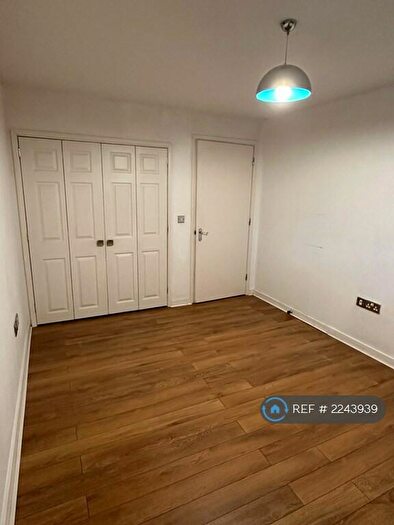 1 Bedroom Flat To Rent In Montclair Court, London, N12