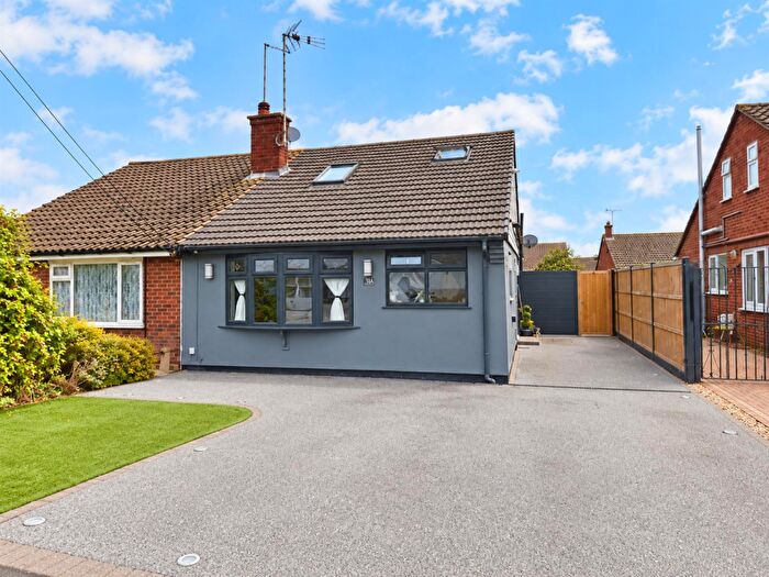 3 Bedroom Chalet For Sale In Central Avenue, Ashingdon, SS4