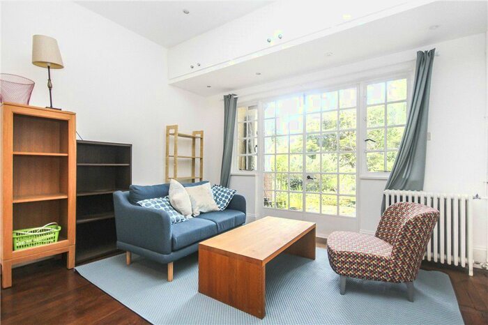 2 Bedroom Flat To Rent In North Drive, London, SW16