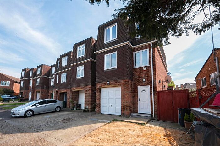 4 Bedroom Town House For Sale In Thatcher Close, West Drayton, UB7