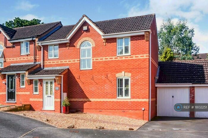 3 Bedroom Semi-Detached House To Rent In Oakleigh, Birmingham, B31