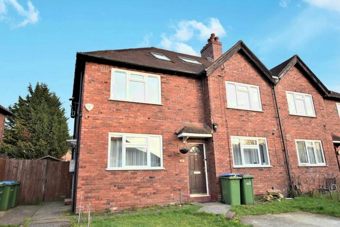 3 Bedroom Maisonette For Sale In Churchbury Road, London, SE9