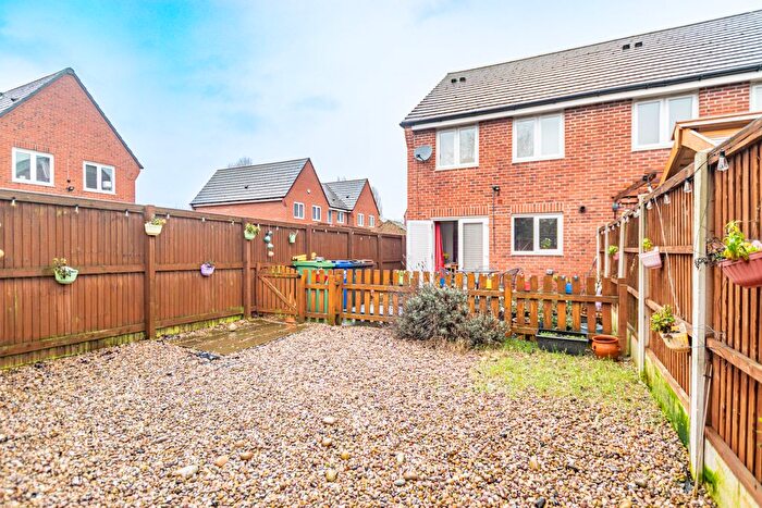 3 Bedroom End Terrace House For Sale In Elston Avenue, Selby, North Yorkshire, YO8