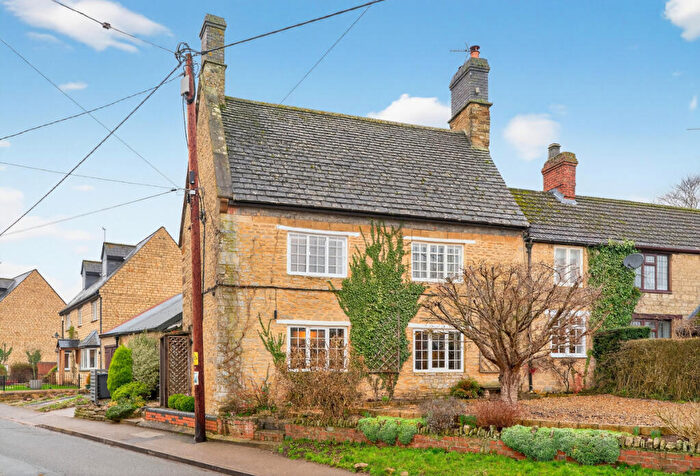 4 Bedroom Cottage For Sale In Station Road Helmdon Brackley, Northamptonshire, NN13