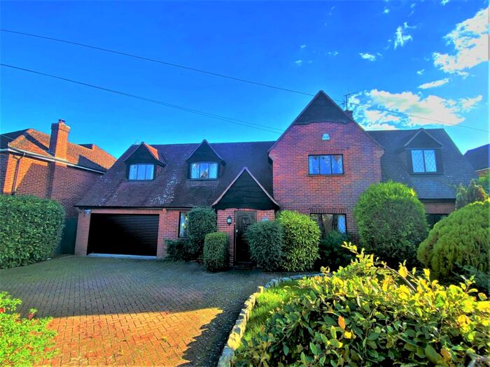 4 Bedroom Detached House To Rent In Southview Road, Marlow, SL7