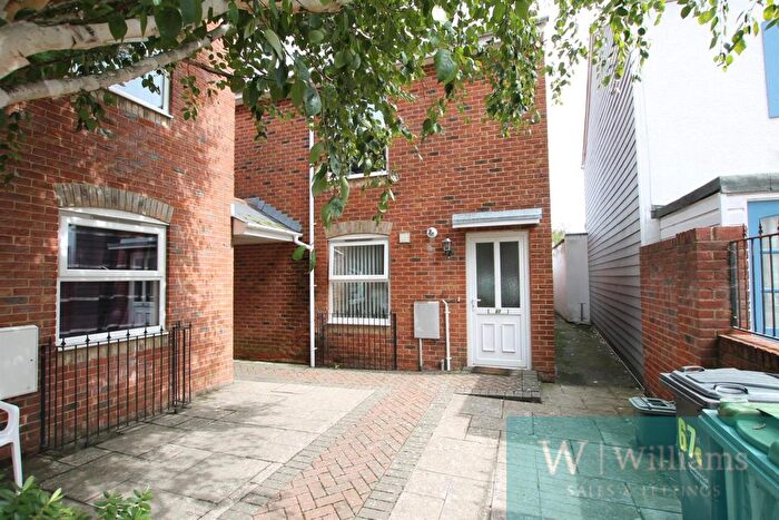 2 Bedroom Flat To Rent In New Street, Newport, PO30