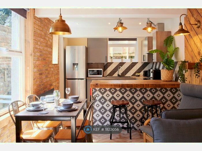 2 Bedroom Flat To Rent In Sackville Road, Hove, BN3