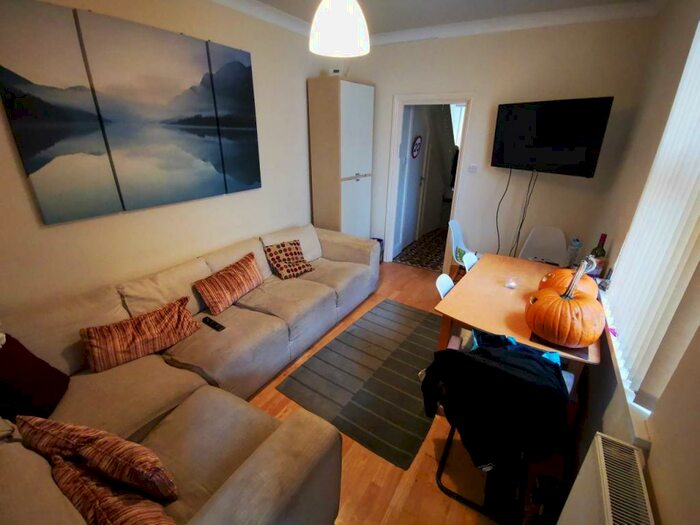 5 Bedroom House To Rent In Tewkesbury Street, Cathays, Cardiff, CF24