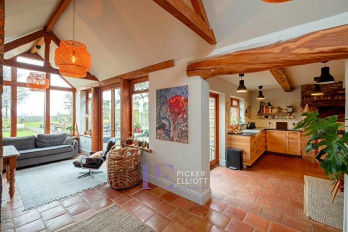 3 Bedroom Semi-Detached House For Sale In Hinckley Road, Dadlington, CV13