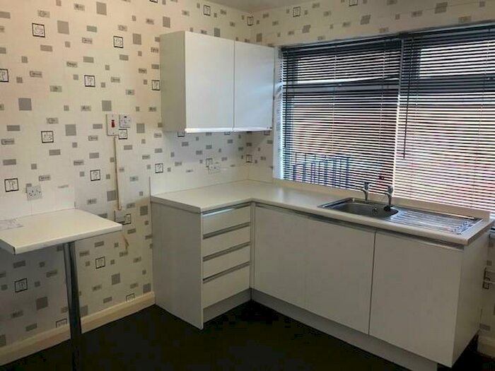 2 Bedroom Flat To Rent In Brinsworth Lane, Flat Above A Chemist, Rotherham, South Yorkshire, S60