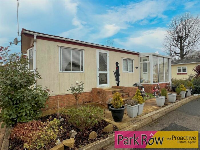 2 Bedroom Park Home For Sale In West Park Homes, Darrington, Pontefract, WF8