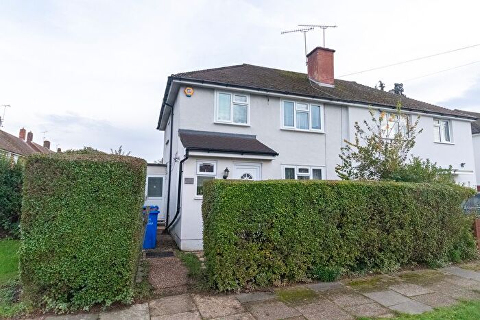 3 Bedroom Semi-Detached House For Sale In Priors Close, Farnborough, GU14