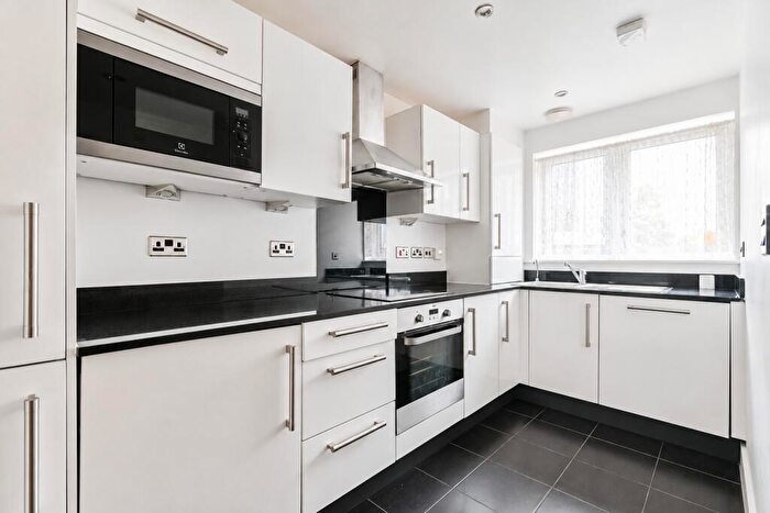 3 Bedroom Apartment To Rent In Fairthorn Road, Westcombe Park, SE7