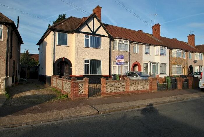 3 Bedroom End Of Terrace House To Rent In Crosby Road, Dagenham, RM10