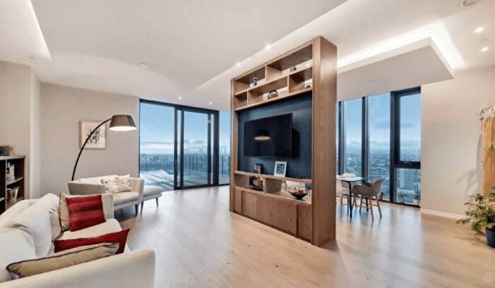 3 Bedroom Flat To Rent In St Gabriel Walk, Elephant And Castle, SE1