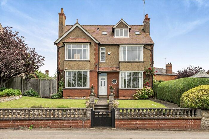 5 Bedroom Detached House For Sale In Northampton Road, Earls Barton, Northampton, Northamptonshire, NN6