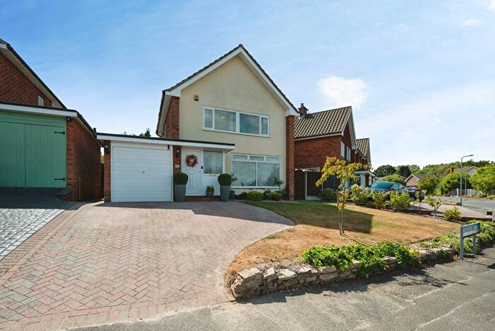 3 Bedroom Detached House For Sale In Southcrest Road, Redditch, Worcestershire, B98
