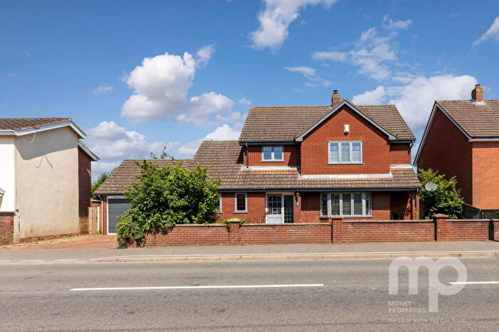 4 Bedroom Detached House For Sale In Norwich Road, Built To A High Specification By Local Builder, Wymondham, Norfolk, NR18