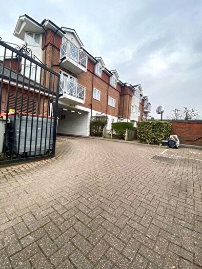 2 Bedroom Flat To Rent In Holmbrook Drive, Hendon, NW4