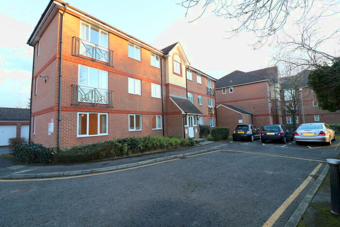 2 Bedroom Flat To Rent In Abraham Court, Upminster, RM14